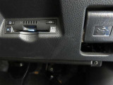ビルトイン式のETC車載器はステアリング下部に付きます。有料道路も快適に走行いだだけます。