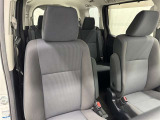 高いホールド性で運転姿勢が安定します。長距離ドライブでも疲れにくいのが魅力です。
