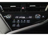 運転席と助手席、それぞれ温度調節ができ、オールシーズン快適なオートエアコンとなっております!