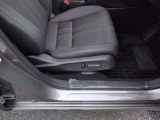 本革シート+運転席8ウェイ助手席4ウェイパワーシート ドライビングポジションシステム付