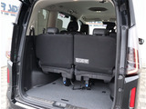 『1台』のお車に対して、3名体制で日々議論を重ね仕入れを行っております。
