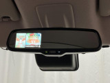 【全周囲モニター】 上から見下ろしたような映像が、運転の不安を軽くします。