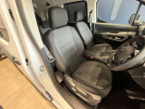 ファブリックシート採用(運転席)