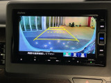 リアカメラ付で、後方をナビ画面で確認。車庫入れも安心です。もちろん、バックギアと連動しています。