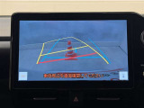 バックガイドモニター付きです。車の後方に小型カメラが付いており、バックする際の後方の様子をモニター上に表示します。