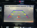 【バックカメラ】運転席から画面上で安全確認ができます。駐車が苦手な方にもオススメな便利機能です。