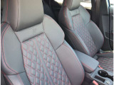 Audi正規ディーラーが高品質をお約束。高度な訓練・教育を受けたAudi専任メカニックが、100項目にもおよぶ精密な点検を実施いたします。すべてをクリアしたAudi車だけが、あなたのお手元に届けられるのです。