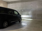 LEDヘッドランプです。十分な明るさを保ちつつも消費電力が少なく、バルブ寿命も長いのが特徴です。瞬時にMAXの光量を発揮するのもLEDならではです。