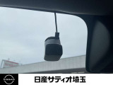 最近では付いてる車も多くなってきました。中古車ではまだまだ付いていればラッキーなドライブレコーダーです♪