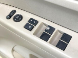 【電動格納ミラー】サイドミラーは電動格納式となっており、狭い駐車場でもキズがつくリスクを抑えられます。