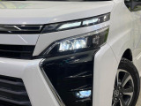 【LEDヘッドライト】悪天候や夜間走行時も良好な視界を確保し安心して運転できる高輝度LEDヘッドライトを装備!点灯速度が早く、消費電力も抑えられています。