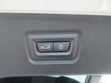 電動リアゲート装備です。バンパー下でのキックスイッチも装備されております。