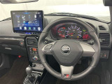 運転席まわりです。 各操作スイッチは使いやすい位置に配置されてます。