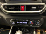 オートエアコン♪お好みの温度に設定するだけで車内を快適空間にしてくれますよ♪