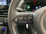 運転中、オーディオの操作をしてて、ハッとしたことはありませんか?ステアリングスイッチは、運転中でもハンドルでオーディオの操作が可能です。安全なドライブをサポートします。