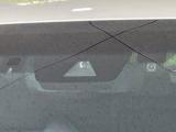 【トヨタセーフティセンス】走行中に前方の車両等を認識し、衝突しそうな時は警報とブレーキで衝突回避と被害軽減をアシスト。より安全にドライブをお楽しみいただけます。