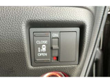 【パワースライドドア】助手席側がパワースライドドアになっており、運転席のスイッチやスマートキーでも開閉が可能です!開口部も広いので乗り降りも楽々♪