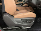 パワーシート搭載。微妙な調整が手軽にでき、最適なポジションで運転することが可能です。
