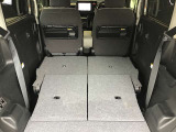 シートを倒すと大きな荷物や長い荷物などたくさん積めますよ☆