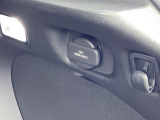 荷室には便利なアクセサリーソケットを装備。アウトドアや車中でのちょっとした電源確保に役立ち、使い勝手がぐっと広がります。