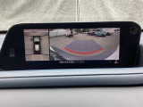狭い場所での駐車やすれ違いなどでより的確な運転操作に役立つ360&deg;ビューモニターが装備されています。