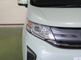 LEDヘッドライトは、点灯の瞬間から光量を発揮し、突然暗くなるトンネルなどでの安定感を高めます。