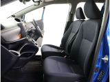 厚みがあって、座り心地のいいソファのようなシート。運転的も助手席もリラックスしてゆったりと座れます。