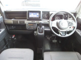 握りやすいハンドルには、オーディオコントロールとクルーズコントロールスイッチが装備されており、ハンドルから手を離さずに操作が出来ます。感覚で操作ができて便利で安全ですね!