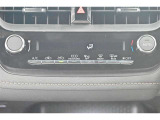 【オートエアコン】一度お好みの温度に設定すれば、車内の温度を検知し風量や温度を自動で調整。快適な車内空間には必須の機能です。
