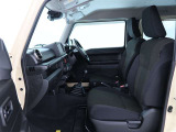 高いホールド性で運転姿勢が安定します。長距離ドライブでも疲れにくいのが魅力です。快適なドライビングライフをお送りください♪