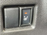 運転席側にはシートヒーター搭載!冬場もぽかぽかですね!