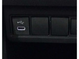 携帯電話の充電に最適なUSBポートを装備しています!