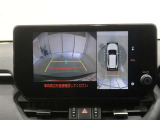 パノラミックビューモニター付きです。車両を上から見たような映像をディスプレイオーディオ画面に表示。運転席からの目視だけでは見にくい、車両周辺の状況をリアルタイムでしっかり確認できます。
