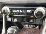 【シートヒーター】寒い日に重宝するシートヒーター!エアコンより早く温まってくれるので寒がりの人も安心ですね♪エアコンの温風は乾燥するから苦手、という方にもをおすすめです。