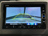 リバースギアに入れるだけで後方の表示へ切り替わります。夜間や雨の日の駐車も楽になりますよ。