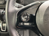 ステアリングにオーディオ操作スイッチが付いています。オーディオ画面に直接タッチしなくても操作が出来ますので、運転に集中できます。