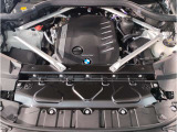 【BMWエンジン】革新的なガソリン・エンジン・テクノロジーによる高性能かつ高効率。レスポンスの良いパワーを発揮。常にスムーズな吸気を実現しアクセル開度にダイレクトに反応しドライビングを楽しく演出。