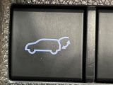 【パワーバックドア】スマートキーや運転席のボタンを押すだけでリアゲートが自動で開閉します!荷物を持っている時や、高い位置にあるバックドアを閉める際に便利な機能です♪