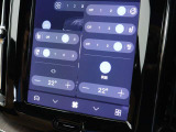 ベンチレーションヒーターマッサージ機能付フロントシートは3段階で調節できます。ステアリングホイールも3段階で調節できます。