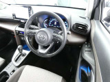 【運転席まわり】・・・ハンドルやシートなども隅々までクリーニング済み。キレイな車内でドライブがより一層快適にお楽しみいただけると思います。