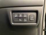 各種機能の切替スイッチは運転席パネル下に集約されています。任意で切り替え可能なため状況に合わせてお使いください。