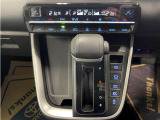 オートエアコン♪お好みの温度に設定するだけで車内を快適空間にしてくれますよ♪