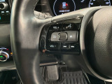 ステアリングにオーディオ操作スイッチが付いています。オーディオ画面に直接タッチしなくても操作が出来ますので、運転に集中できます。