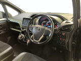 すっきりとしたデザインの内装は、さすがトヨタ車の上品さを感じます。