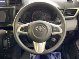 インテリアに合わせたデザインのステアリングは、運転される方のことも考え、運転しやすい形状、大きさです。是非一度、実際に触ってお確かめください。