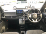 【インパネ全体】手が届きやすく、どなたでも運転しやすいです。シンプルで使いやすい設計になっています!