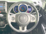 【純正革巻きステアリング】上質な革を使用することで、手にしっかり馴染みとても運転しやすいハンドルです♪