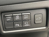 【スマートブレーキサポート】走行中に前方の車両等を認識し、衝突しそうな時は警報とブレーキで衝突回避と被害軽減をアシスト。より安全にドライブをお楽しみいただけます。