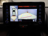 パノラミックビューモニター付きです。車両を上から見たような映像をディスプレイオーディオ画面に表示。運転席からの目視だけでは見にくい、車両周辺の状況をリアルタイムでしっかり確認できます。
