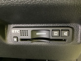 ハンドルの右下にETCがついています。高速道路の料金所の通過も楽々です!。カードの取り出しもしやすい場所についています。